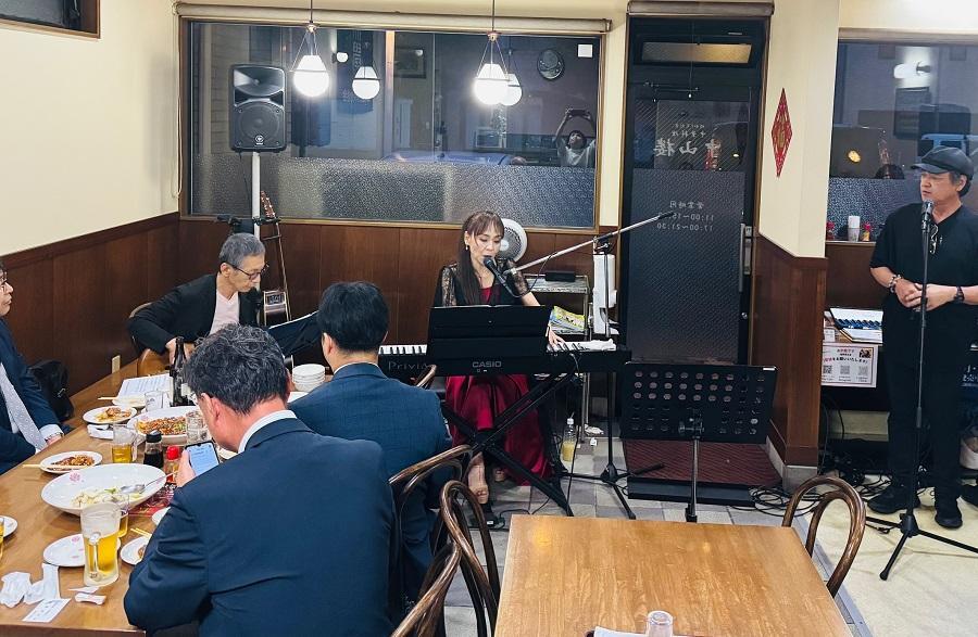 「心に響く・あか絵歌謡ショー」